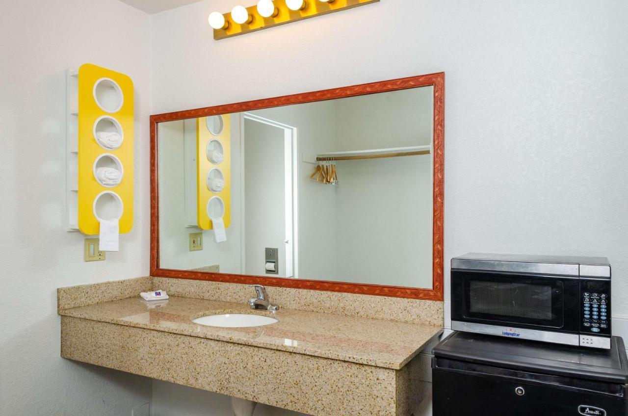 Motel 6 Oakdale, Ca Екстер'єр фото