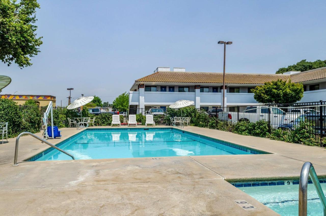 Motel 6 Oakdale, Ca Екстер'єр фото