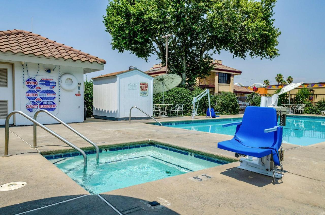 Motel 6 Oakdale, Ca Екстер'єр фото