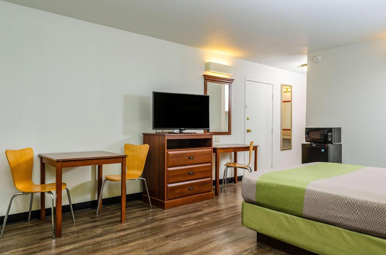 Motel 6 Oakdale, Ca Екстер'єр фото