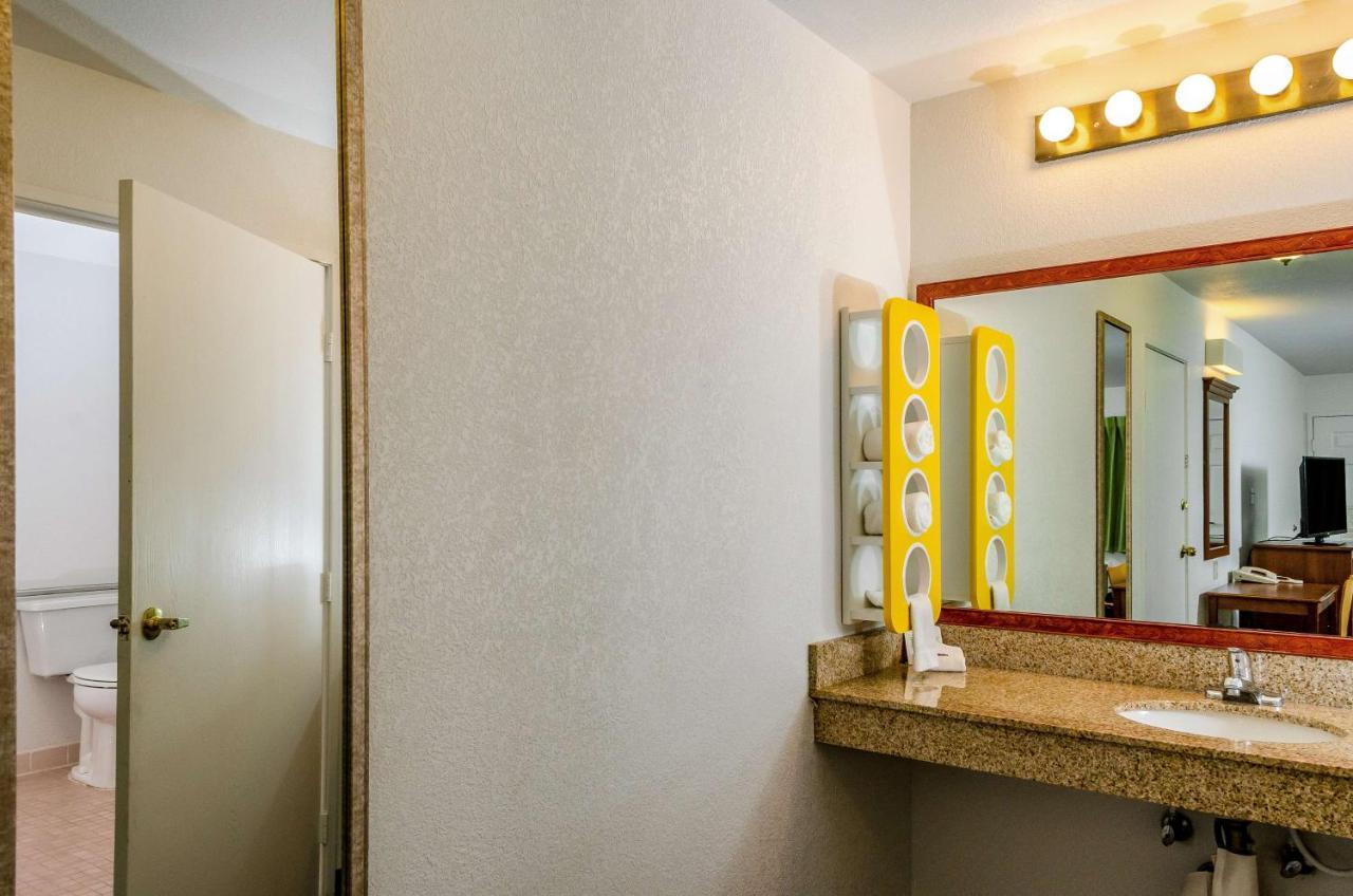 Motel 6 Oakdale, Ca Екстер'єр фото